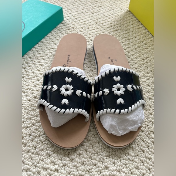 NWT and box. Jack Rodger’s sanibel slides. Navy size 7 - Picture 2 of 7